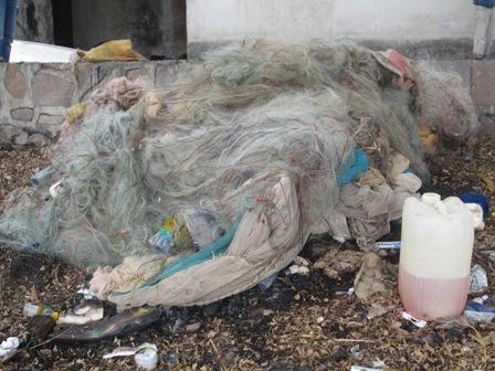 apport de l'essence pour brûler les filets saisis