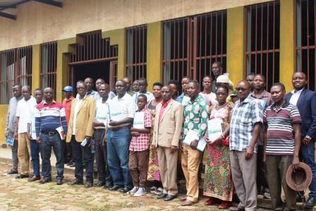 Photo de famille des participants à l'atelier